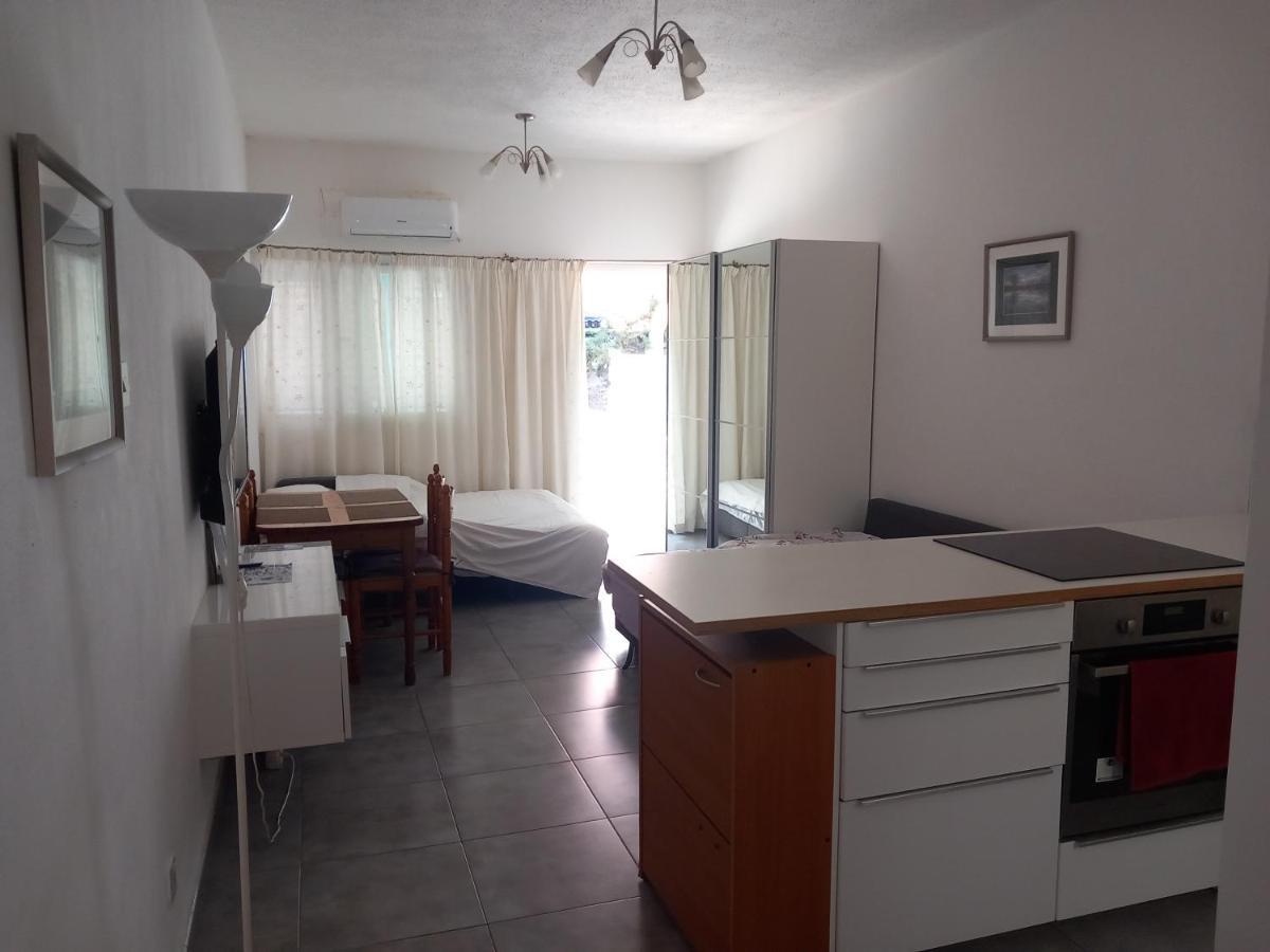 Paphos Studios Экстерьер фото